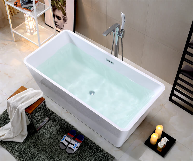 freestanding soaking tub