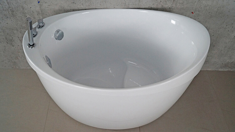 Freestanding Corner Tub