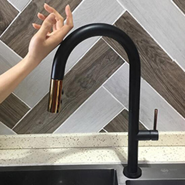 single handle pull down kitchen faucet