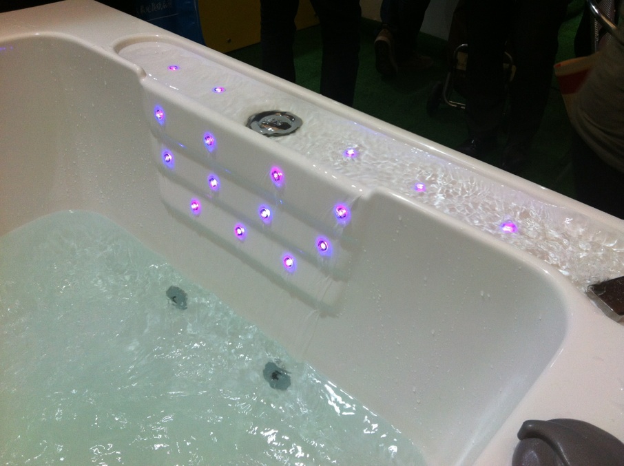 Bubbling spa baby bathtub