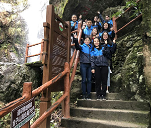 KOBIA Team Climbed to the Peak of Jinzi Mountain